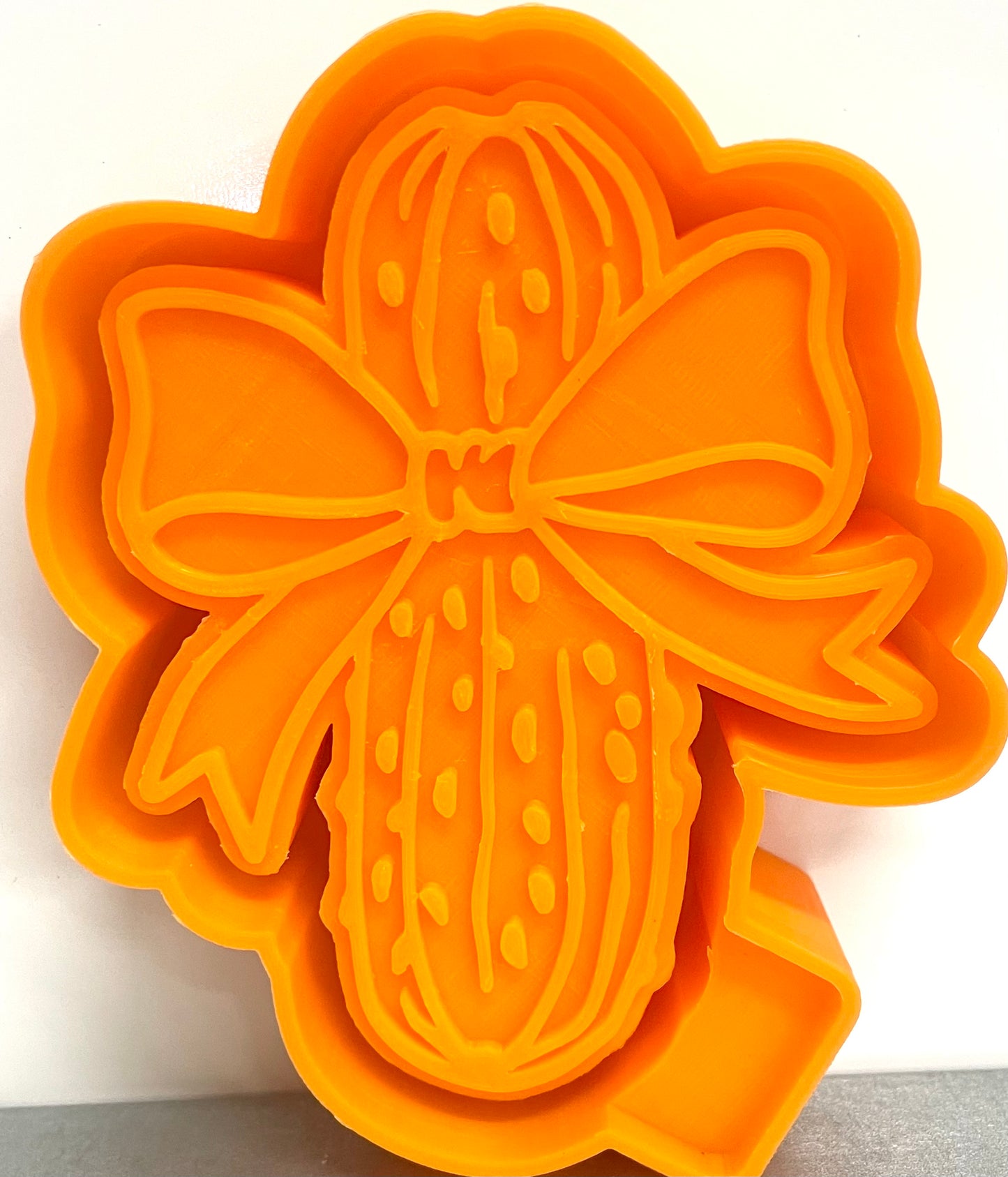 Pickle with Bow Mold