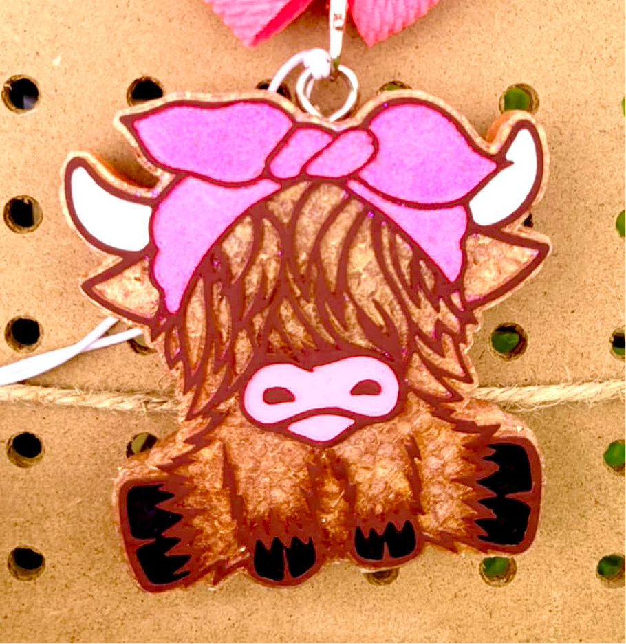 Sitting Highland Cow With Bow Mold