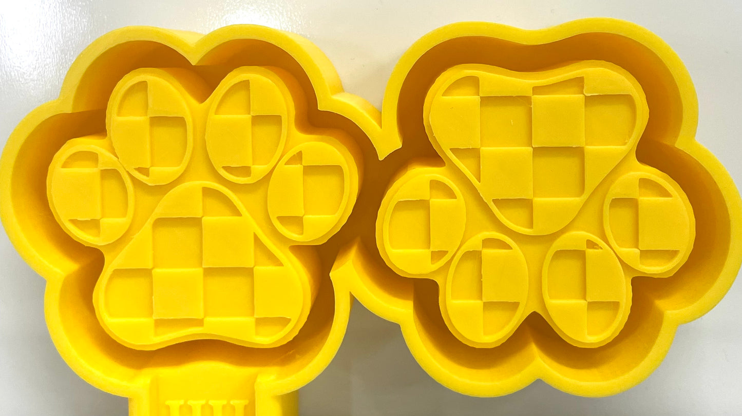 Checkered Paw Print Vent Clip Mold