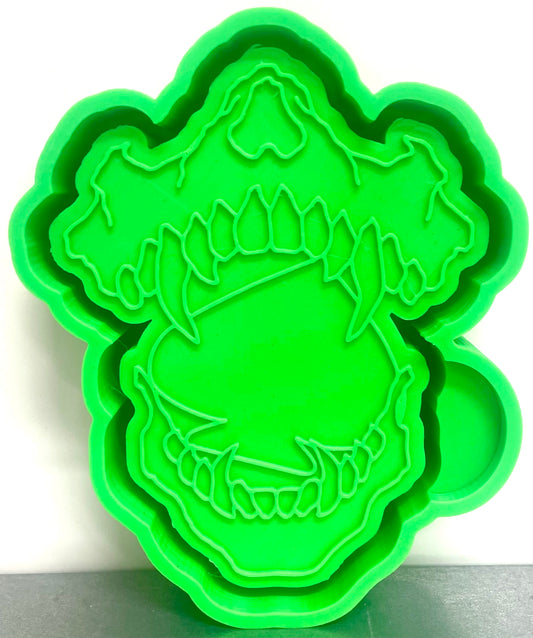 Spade in Skull Mold
