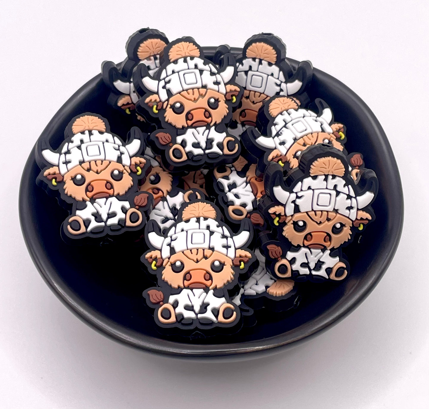 Sitting Highland with Cow Print Outfit Focal Bead