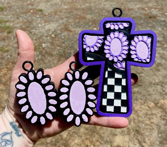 Checkered Cross with Conchos with Concho Vent Clip Molds